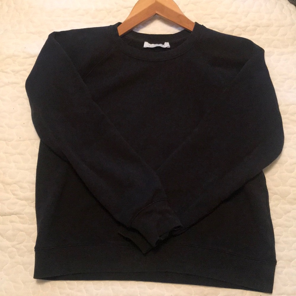 Everlane black sweatshirt